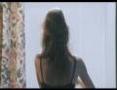 Shannon Elizabeth se fait attaquer dans son bain tres marrant 